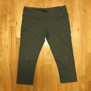 Gray Capri Leggings With Pocket